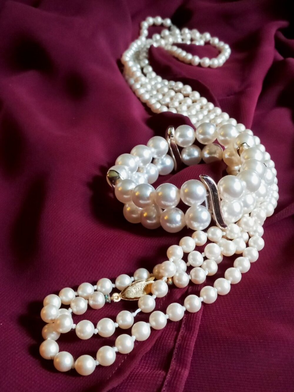 Gorgeous Highly Collectible Faux Pearl Long Necklace (Japan) & Stretch Bracelet